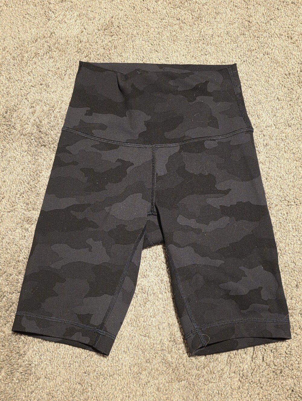 Lululemon Womens Align High Rise Shorts Size 2 Black Camo 6" Inseam Yoga Biking